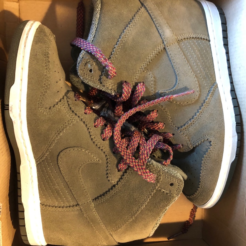 Nike Ski Hi in Green